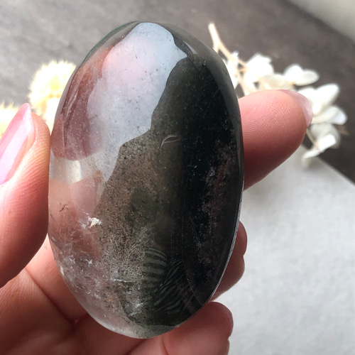 ガーデンクォーツ握り石☆瀧川神社にて浄化☆85g☆ハーフカラー