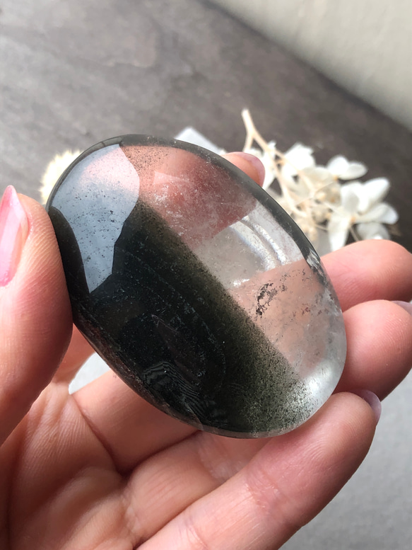 ガーデンクォーツ握り石☆瀧川神社にて浄化☆85g☆ハーフカラー