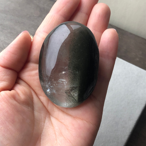 ガーデンクォーツ握り石☆瀧川神社にて浄化☆85g☆ハーフカラー