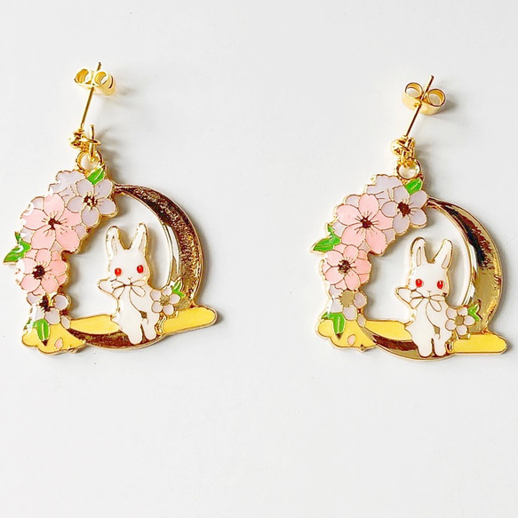 月のブランコとうさぎ ピアス ピアス（スタッド・一粒  