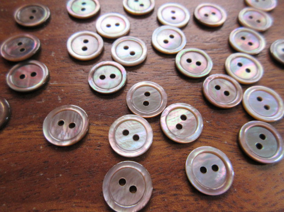 茶蝶貝のボタン　13mm　No.17型 （2H）　20個 2枚目の画像
