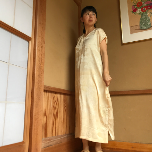 絹を纏う 暑い夏も快適に☆シルク100%ロングワンピー 草木染め ムラ  