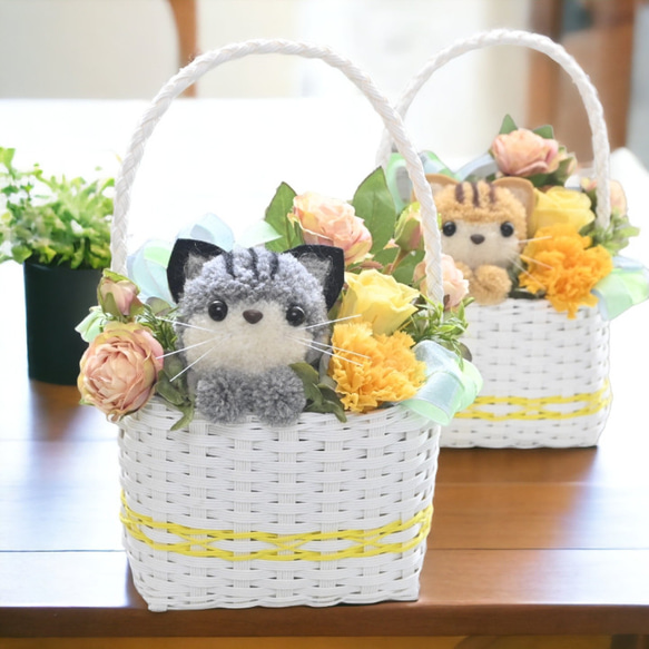 もこペット【猫 イエローバスケット】プリザーブドフラワー 花 お供え 誕生日 動物 フラワーギフト フラワーアレンジ 1枚目の画像