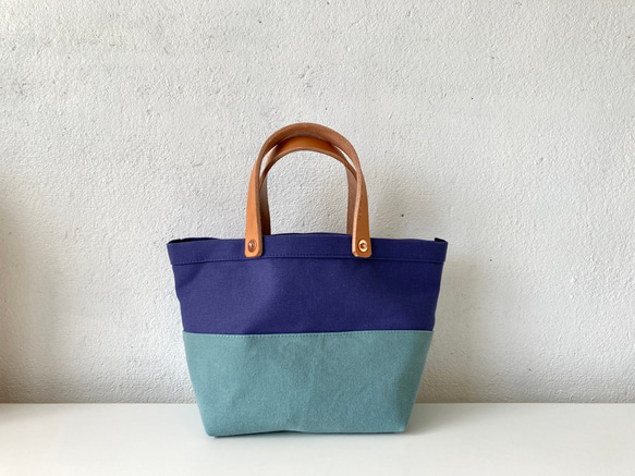 青紫色と空色の小さな鞄 1枚目の画像