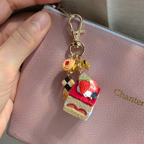 贅沢フレジェとボンボンショコラのキーホルダー フェイクスイーツ