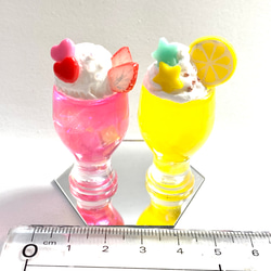 ☆クリームソーダ２種セット　樹脂粘土　苺　レモン 2枚目の画像