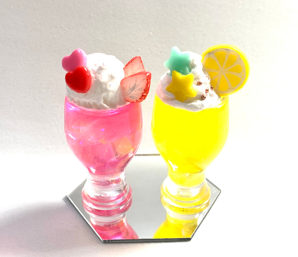☆クリームソーダ２種セット　樹脂粘土　苺　レモン 4枚目の画像