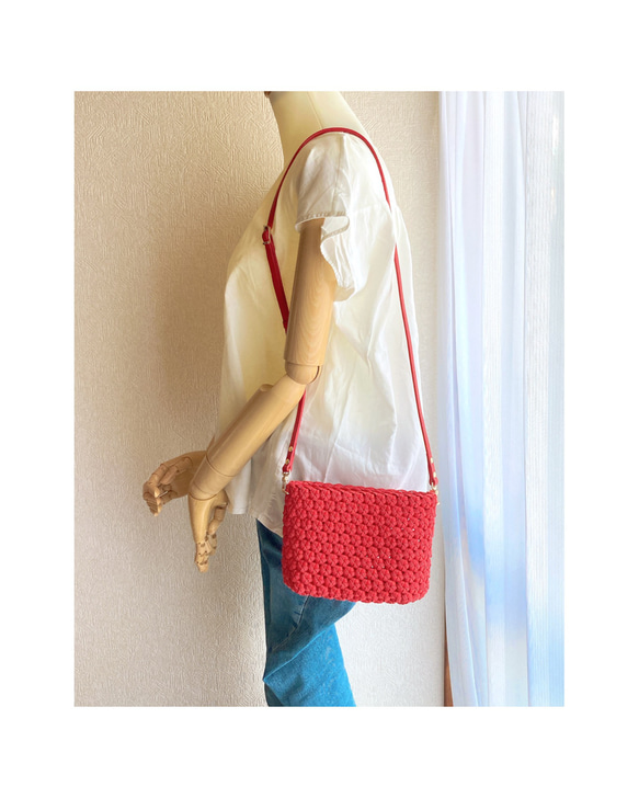 年齢問わず人気赤バッグ☆ミニショルダーバッグ赤ショルダーストラップ付き✨Mini shoulder bag red 3枚目の画像