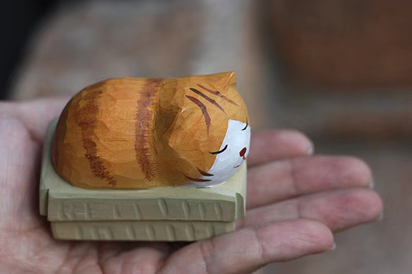手作り木彫り置物 ダンボール猫 橘猫 2枚目の画像