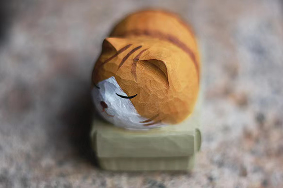 手作り木彫り置物 ダンボール猫 橘猫 5枚目の画像