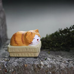 手作り木彫り置物 ダンボール猫 橘猫 6枚目の画像