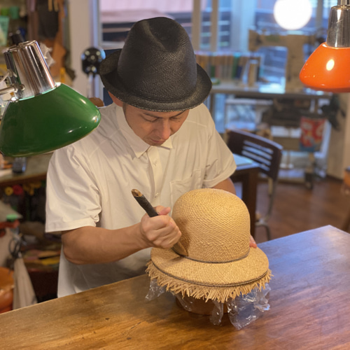 木型で作った丸型の麦わら帽子 ハット 関口善大靴工房 通販