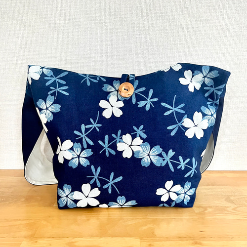 未使用　藍染め？ハンドメイド　肩掛け&斜め掛けバッグ　亀のブローチ付き 78b1e95859c0c2fda0052a8dd6cbd5