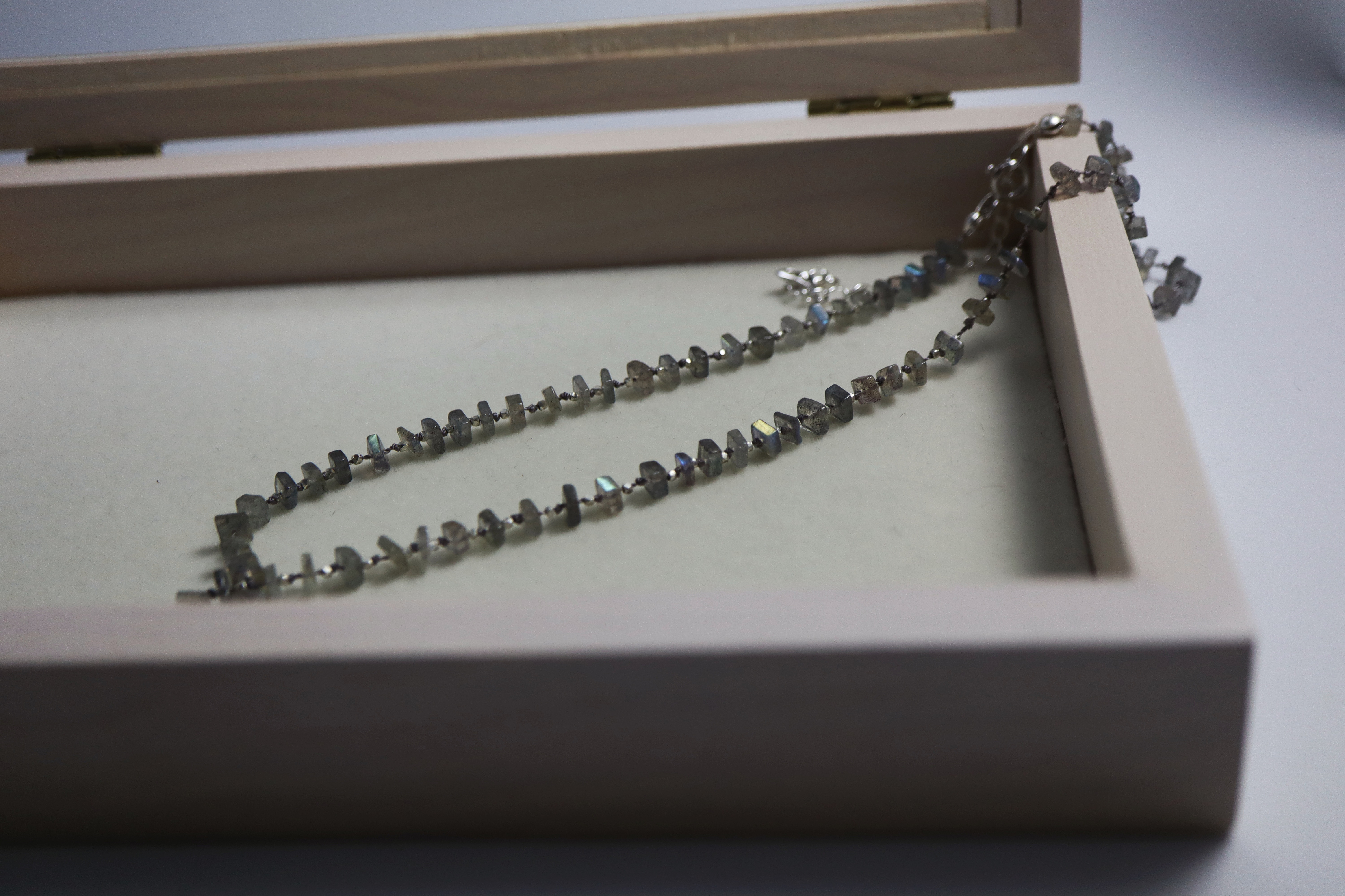 ラブラドライトとカレンシルバーのネックレス