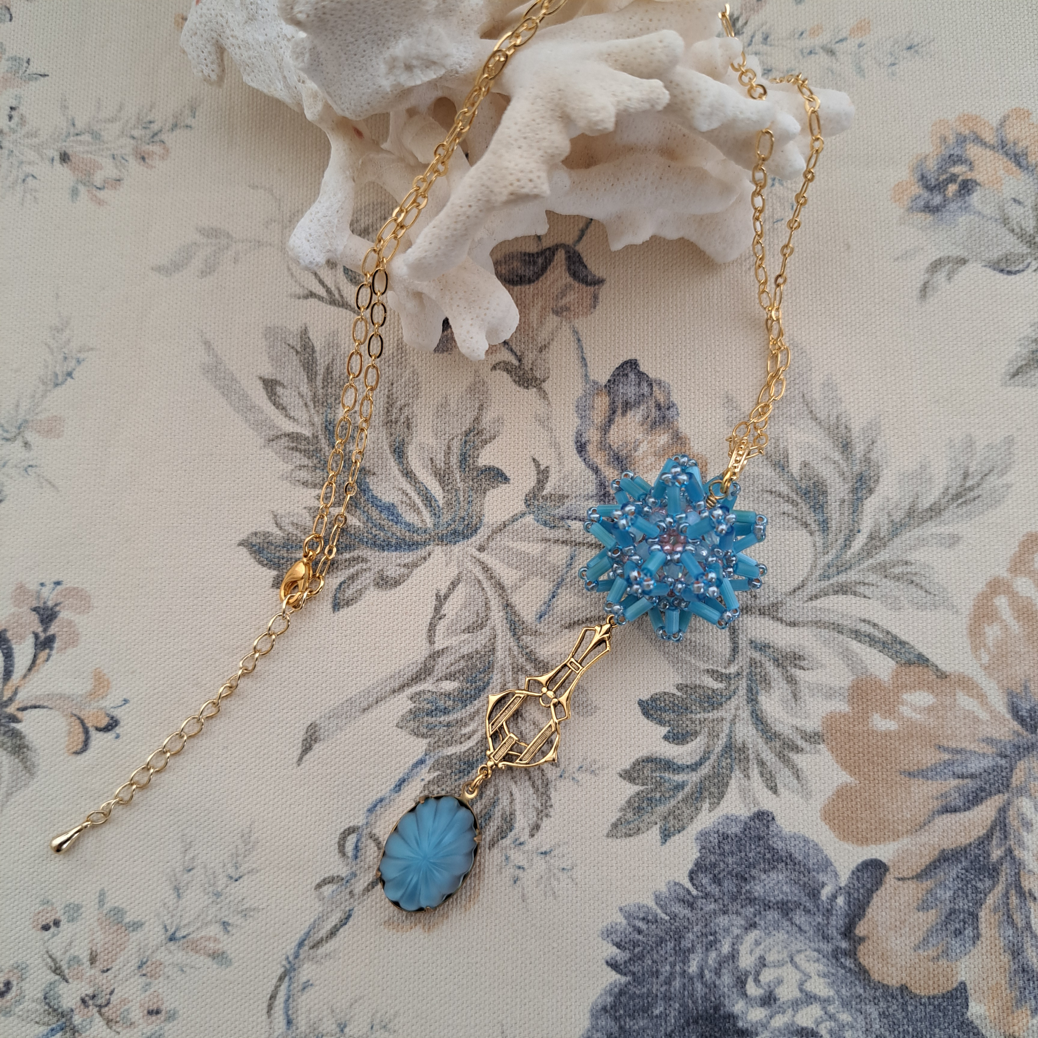 アンティークビーズの金平糖モチーフとヴィンテージglass のネックレス