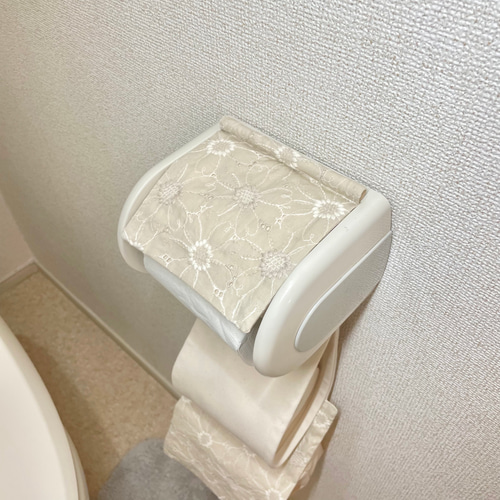 ☆白花刺繍☆帆布のナプキン入れ付き トイレットペーパーホルダー