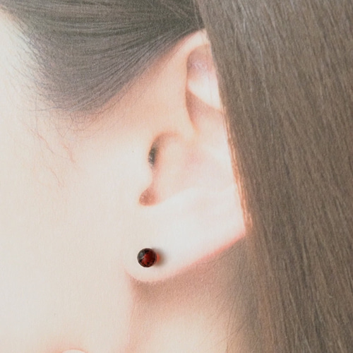 ガーネット クリスタル セカンドピアス 4mm 純チタン つけっぱなし 【4
