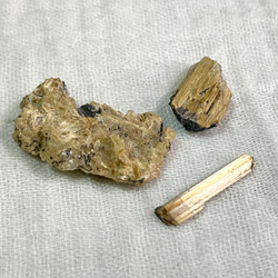 ゴールデンルチル　ミニ原石　3個セット　ブラジルバイーア州産 1枚目の画像