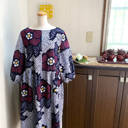 有松絞りリメイク　フレア袖ワンピース　濃紺　花柄　ロング丈　シームポケット 有松絞りリメイク　フレア袖ワンピース　濃紺　花柄　ロング丈　シームポケット
