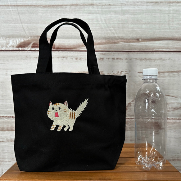 【送料無料】驚き猫の刺繍 内ポケット付きキャンバスミニトートバッグとミニポーチのセット＜ブラック＞ 4枚目の画像