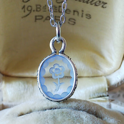 ヴィンテージ 淡いBlueお花のインタリオ（10×8㎜）アンティークSilver