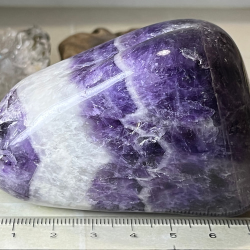 癒しの力✨ レインボー シェブロンアメジスト ケープ 原石 タンブル