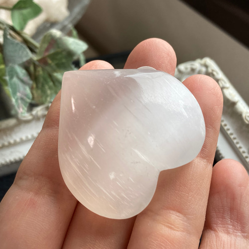 モロッコ産セレナイト ハート型置き石 C 天然石 マスカレード 通販