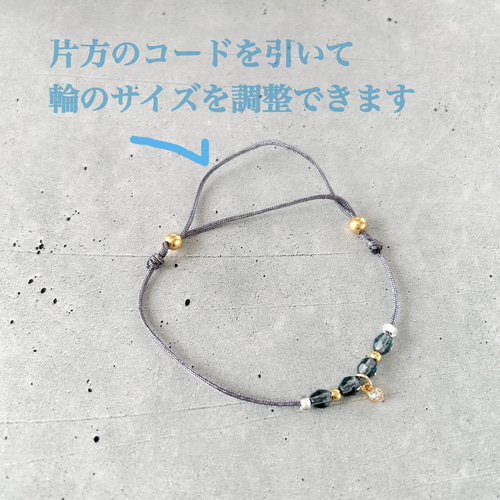 重ね付けを楽しむスタイリッシュな黒の4連ブレスレット /ストレッチ