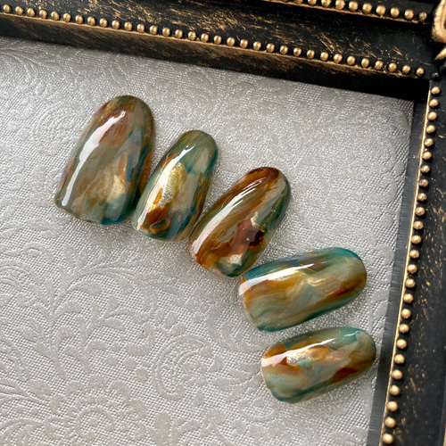 ネイルチップ ダークカラーニュアンスネイル✖️グリーン ネイルチップ