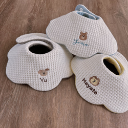 ハンドメイドスタイ　ayano♡様 animals bib ꪔ̤̮ “名入り”ゆるかわ動物の刺繍スタイ スタイ