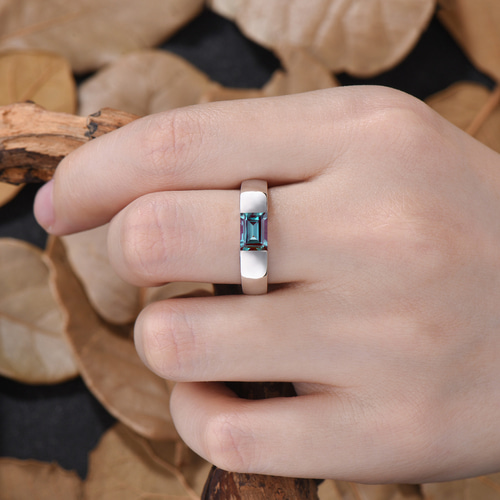 6月の誕生石アレキサンドライトリング カラーチェンジジェムストーン