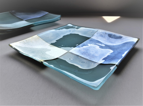 ガラスの器　銀澄皿　シルバー＆ブルー 21㎝角 5枚目の画像