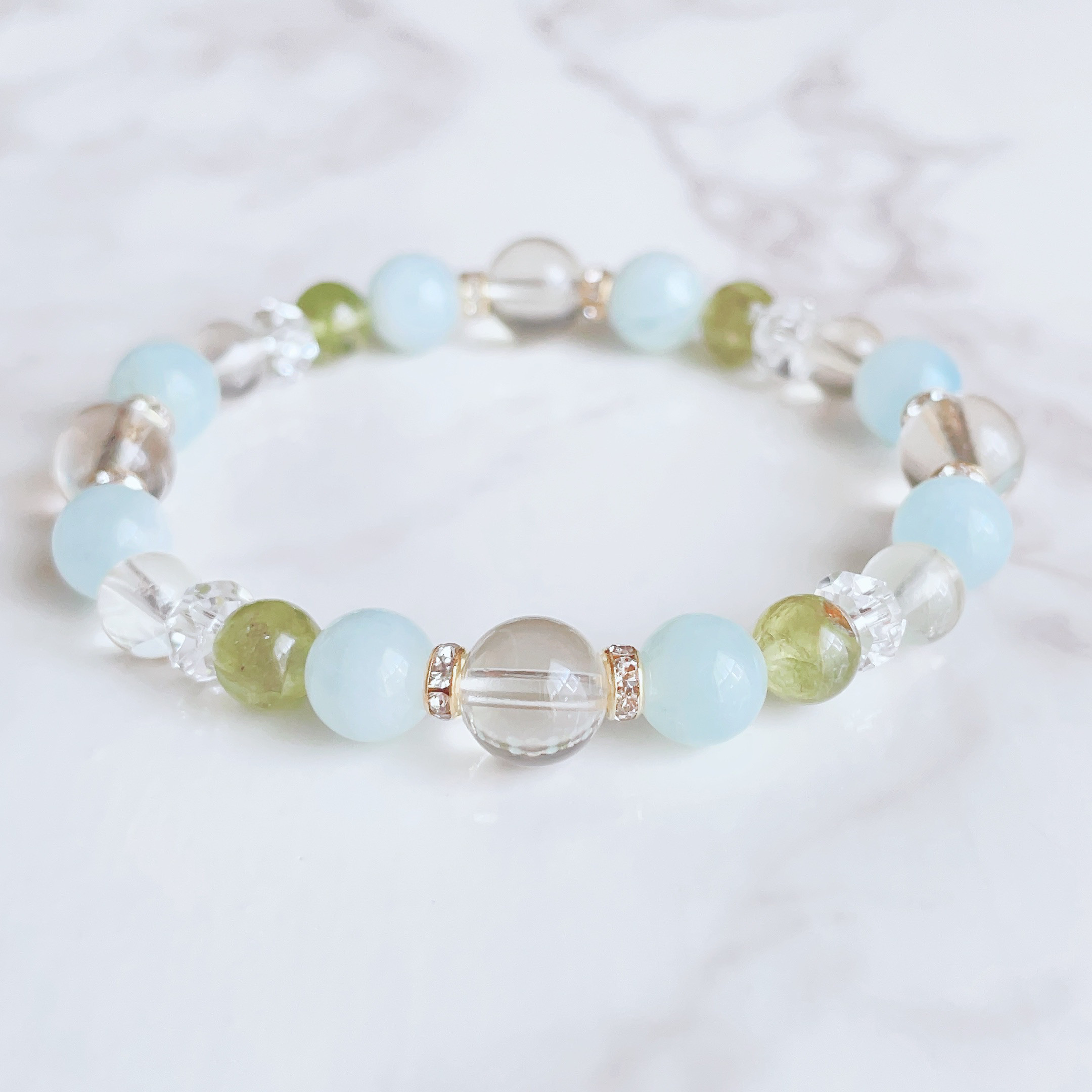 ✦明るいエネルギーで心から笑顔を引き出す レモンクォーツ・アクアマリン・ペリドット・水晶 天然石ブレスレット No599