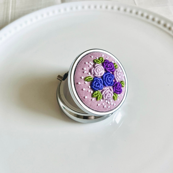 手刺繍の小物ケース【選べる花の刺繍】 9枚目の画像