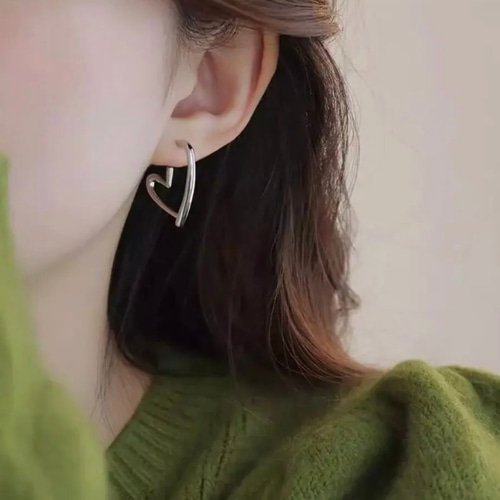 ハートモチーフが可愛い♡ ピアス シルバー ワンポイント