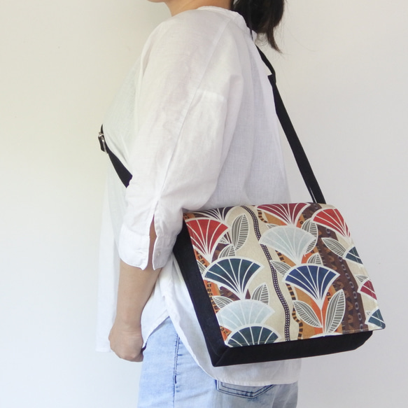 ☆在庫一掃セール☆扇柄のショルダーバッグ黒デニム ショルダーバッグ  