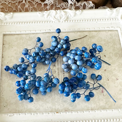 ペッパーベリーアレンジ加工ブルーブルーグラデーション小分け❣️ハンドメイド花材カラードライフラワー 2枚目の画像