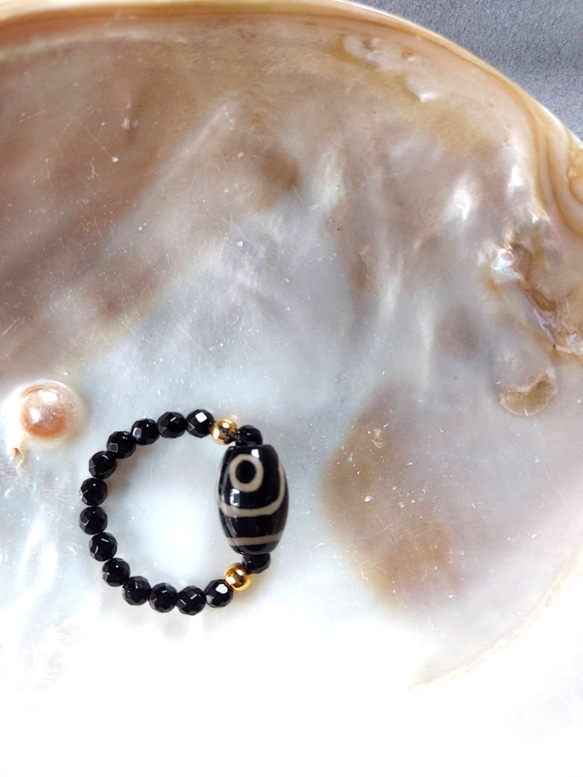 小さくて可愛らしい天珠さん❣二眼天珠さんのリング 指輪 3枚目の画像