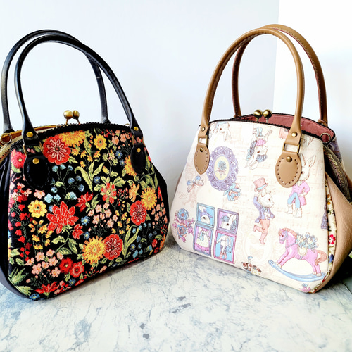 マチ付き あおりポケットのがま口バッグ(テディベア ゴブラン