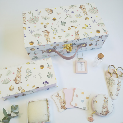 再販 トランク型お裁縫箱とお裁縫道具のセット（ カルトナージュ