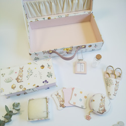 再販　トランク型お裁縫箱とお裁縫道具のセット（ カルトナージュ、Milky rabbit） 4枚目の画像