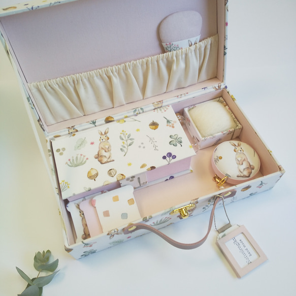 再販　トランク型お裁縫箱とお裁縫道具のセット（ カルトナージュ、Milky rabbit） 8枚目の画像