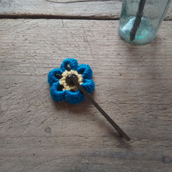 レース編みのお花のヘアピン 2枚目の画像