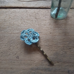 レース編みのお花のヘアピン 1枚目の画像