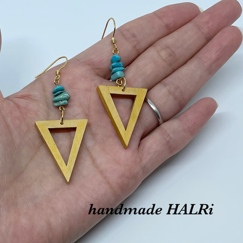 チベットターコイズとウッドのピアス ピアス（フック・チェーン