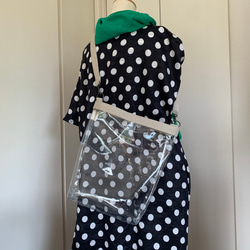 A4対応。雑誌も対応するクリアバッグ。リネンショルダーで普段使いに