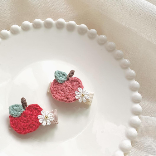 小さめりんご♡ベビーヘアクリップ  ヘアゴム お花つき りんご ベビーヘアクリップ ヘアピン ヘアゴム ヘア