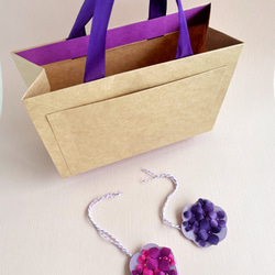 手提げ紙袋 ポケット付 持ち手リボン: 紫 紫陽花チャーム(ミニカード)付 / サブバッグ・プチギフト・ラッピング・収納 16枚目の画像