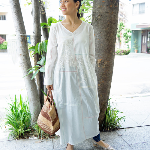イッセイミヤケ HAAT☆コットン刺繍ノースリーブワンピース 2 ホワイト イッセイミヤケ HAAT☆コットン刺繍ノースリーブワンピース 2
