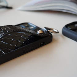 プレミアムレザーハイブリッドiPhoneケース ベルト付き　本革  TPU クロコダイル型押し　クロコ型押し　リパリ 3枚目の画像